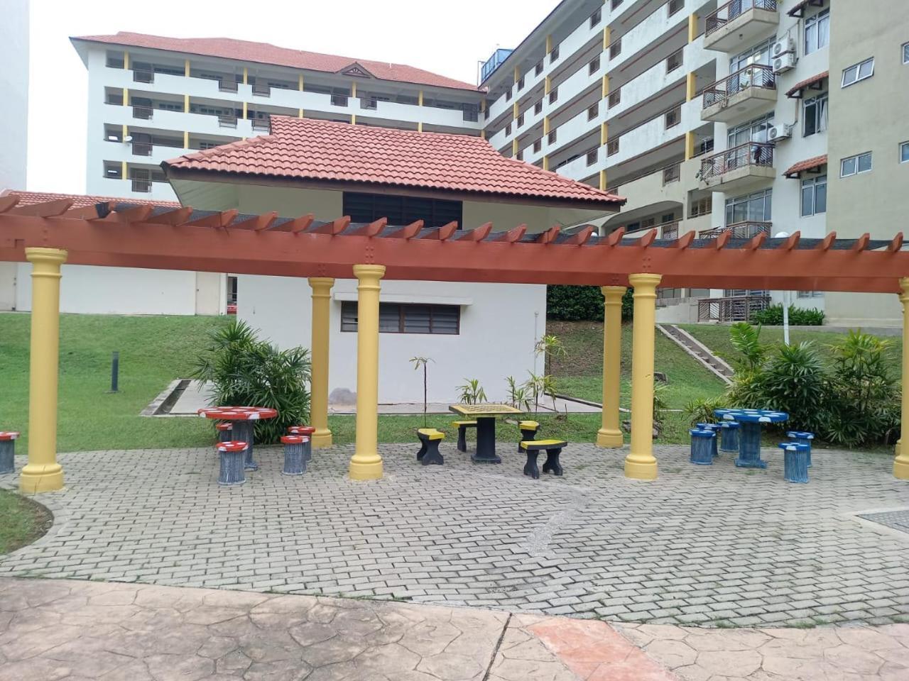 Jas Laguna Apartment *